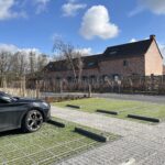 Parking végétalisé et pavé - Stop-roues plastique recyclé