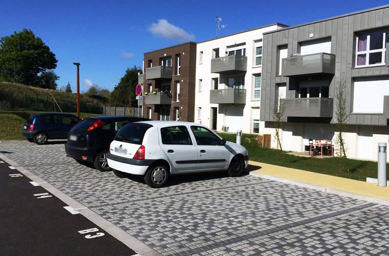 Stationnements pavés drainants pour résidence