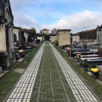 Allée de cimetière gazon et pavés - Meudon