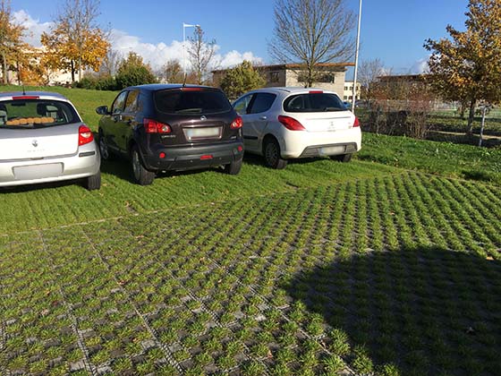 Parking tertiaire végétalisé perméable bureaux 2