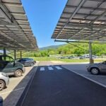 Stationnements perméables et voie d'accès en enrobé