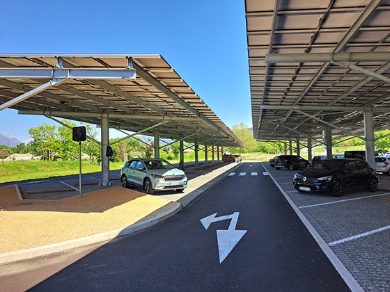 Parkings, bâtiments, autoroutes… Où les panneaux photovoltaïques