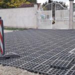 Installation des dalles - entrée du cimetière