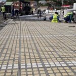 Début des travaux - Pose des dalles et pavés jaunes