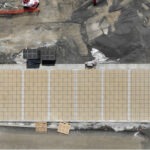 Milieu des travaux - Pose des dalles et pavés jaunes