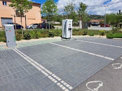 Bornes IRVE & parking perméable