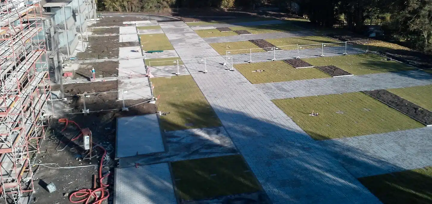 Chantier photos Mons parking végétalisé et voie d'accès pavé - mise en place (1)