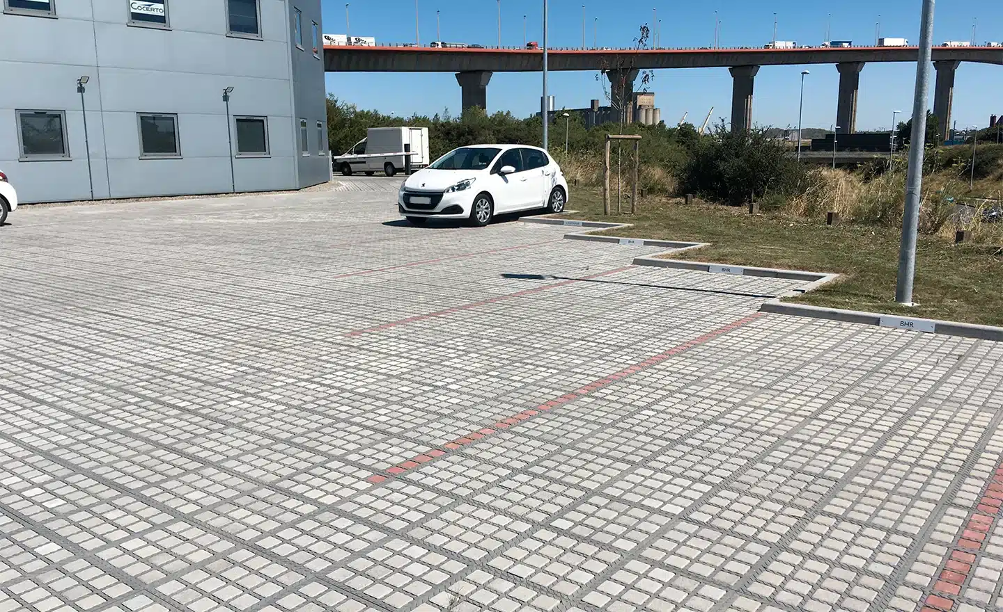 Aménagement de surfaces drainantes pour des bureaux à Nantes