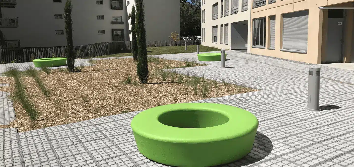 Places publiques et cours intérieures perméables et végétalisées