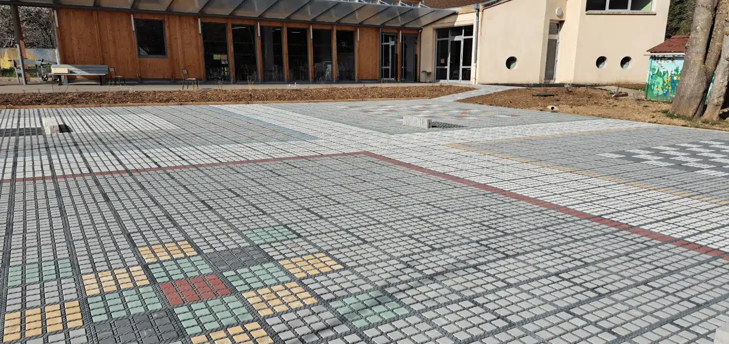 Places publiques et cours intérieures perméables et végétalisées