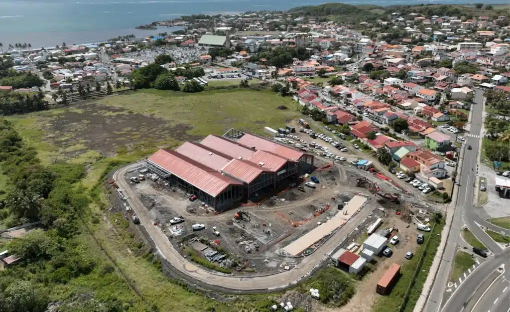 Installation d’un géotextile dépolluant AMTER sur un parking perméable en Martinique