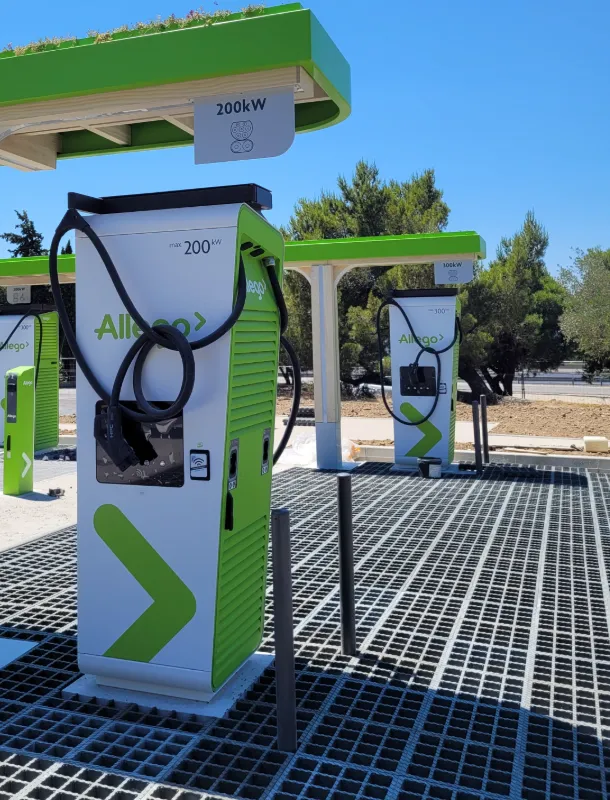 Bornes IRVE et parkings perméables