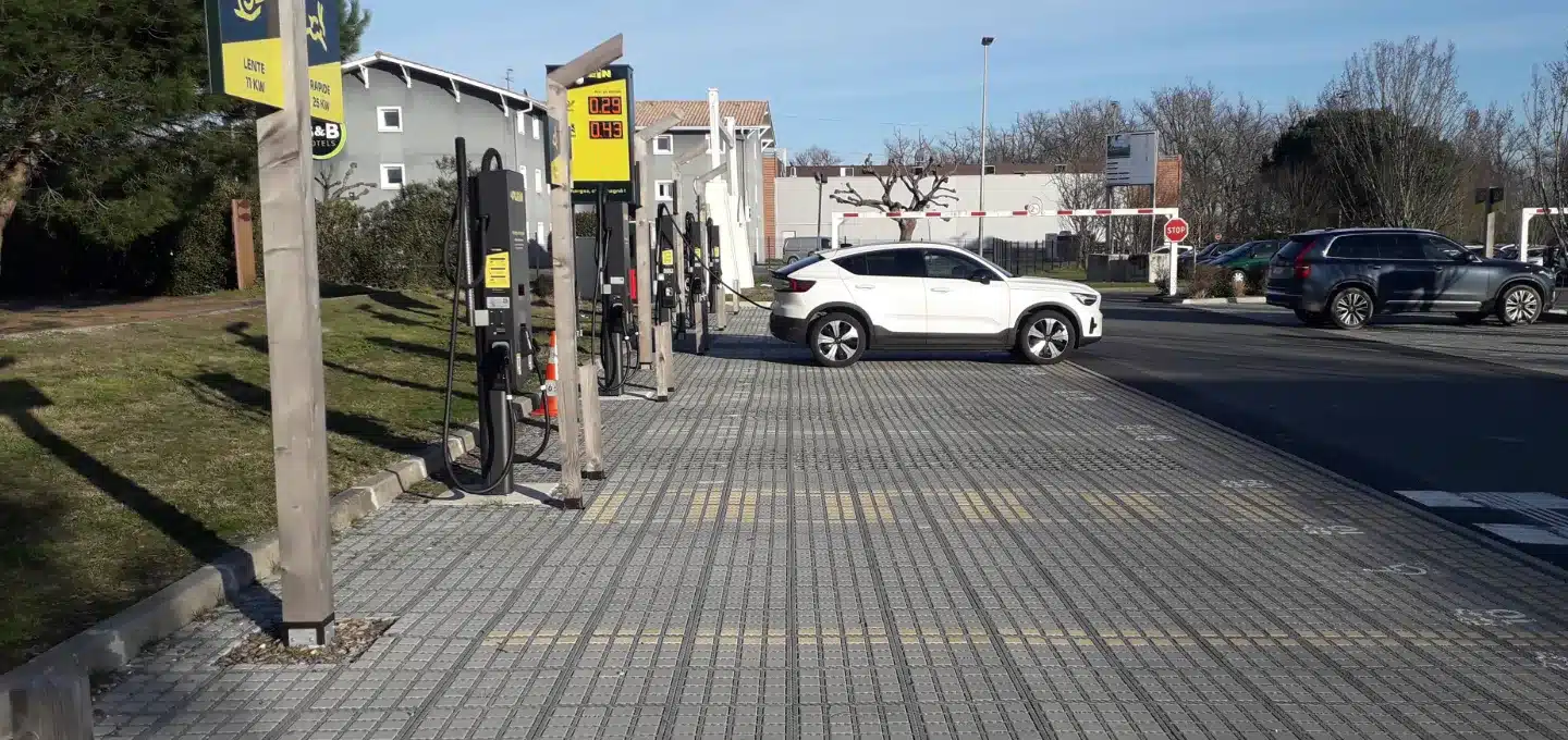 bornes IRVE parkings perméable pavés