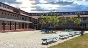 Cours Oasis : végétalisation et infiltration pour des cours d’écoles adaptées au changement climatique