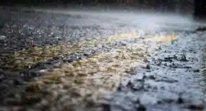 Géotextiles dépolluants sous dimensionnés et ouvrages d’infiltration : attention au relargage d’hydrocarbures !