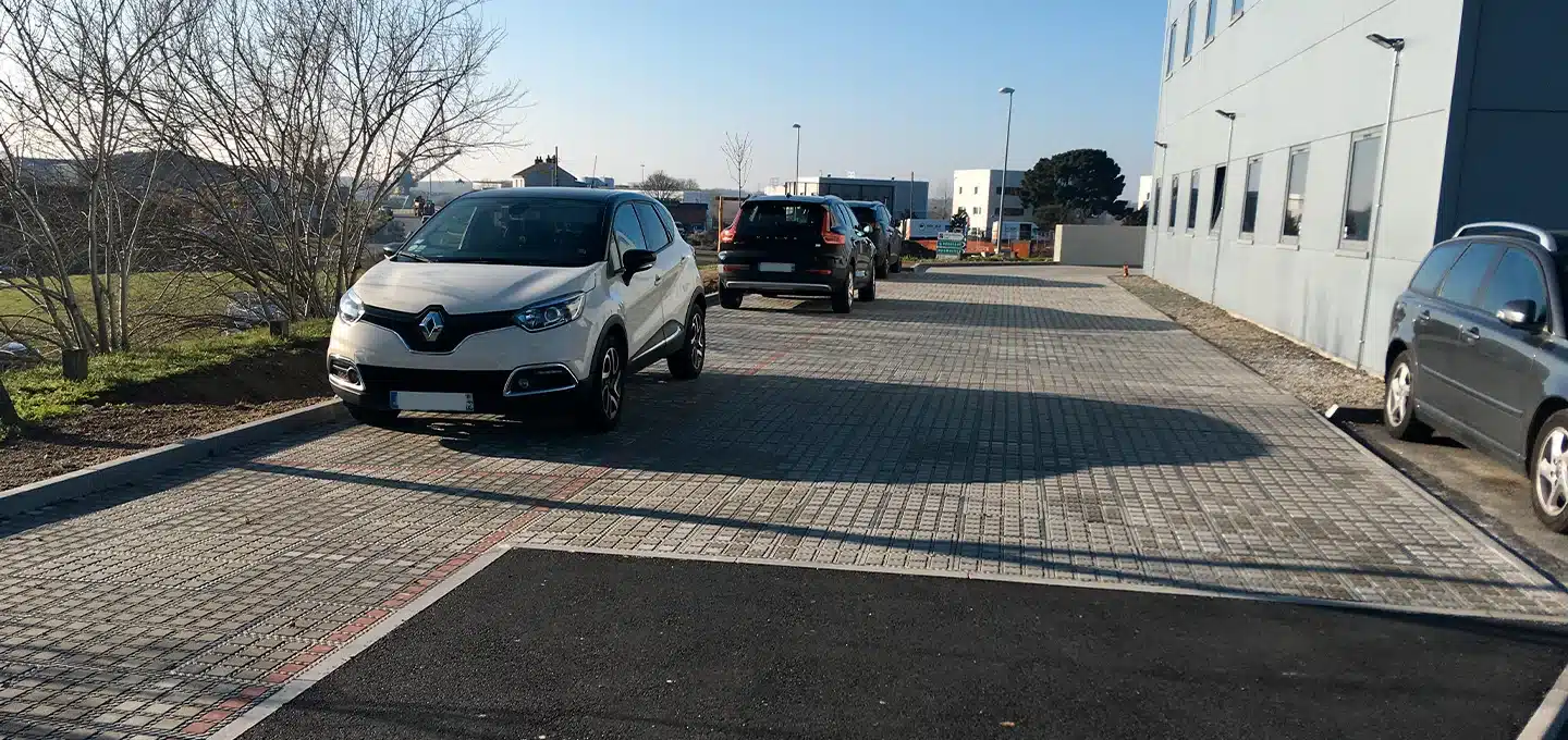 Cours intérieures bureau avec dalles O2D PAVÉ