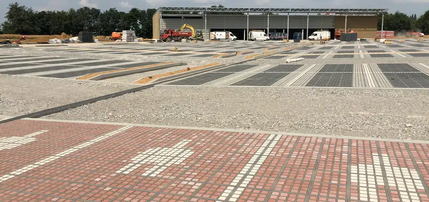 Pose des dalles en remplissage pavés - juillet 2018