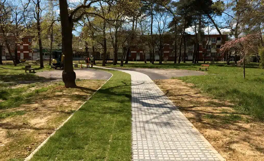 Accès pompiers et cheminement : double fonction pour cette résidence Séniors