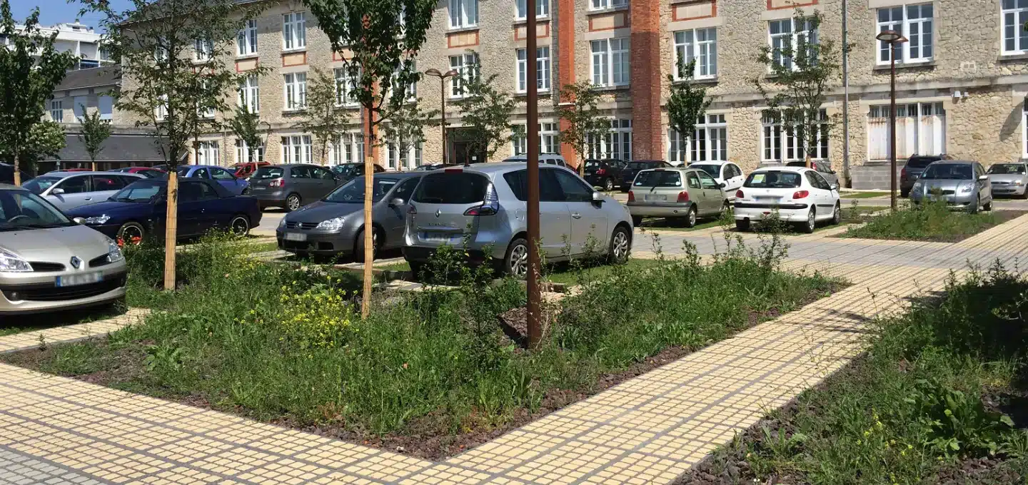 aménagement parking paysager plantations