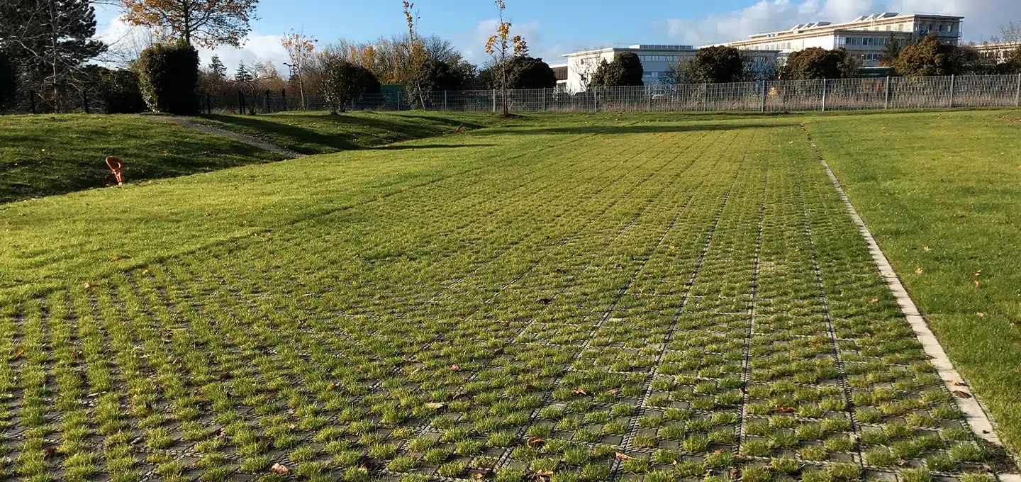 parking tertiaire engazonné pour bureaux