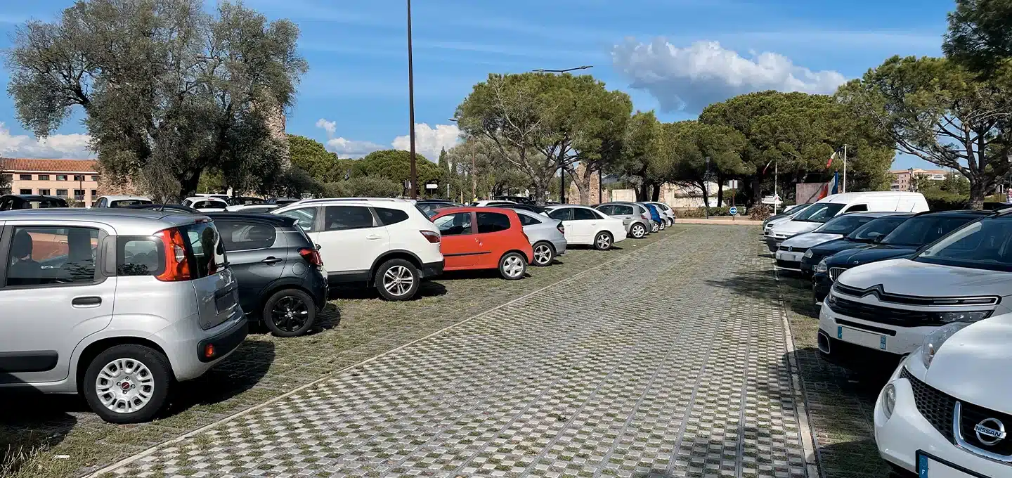 stationnements végétalisés en centre-ville